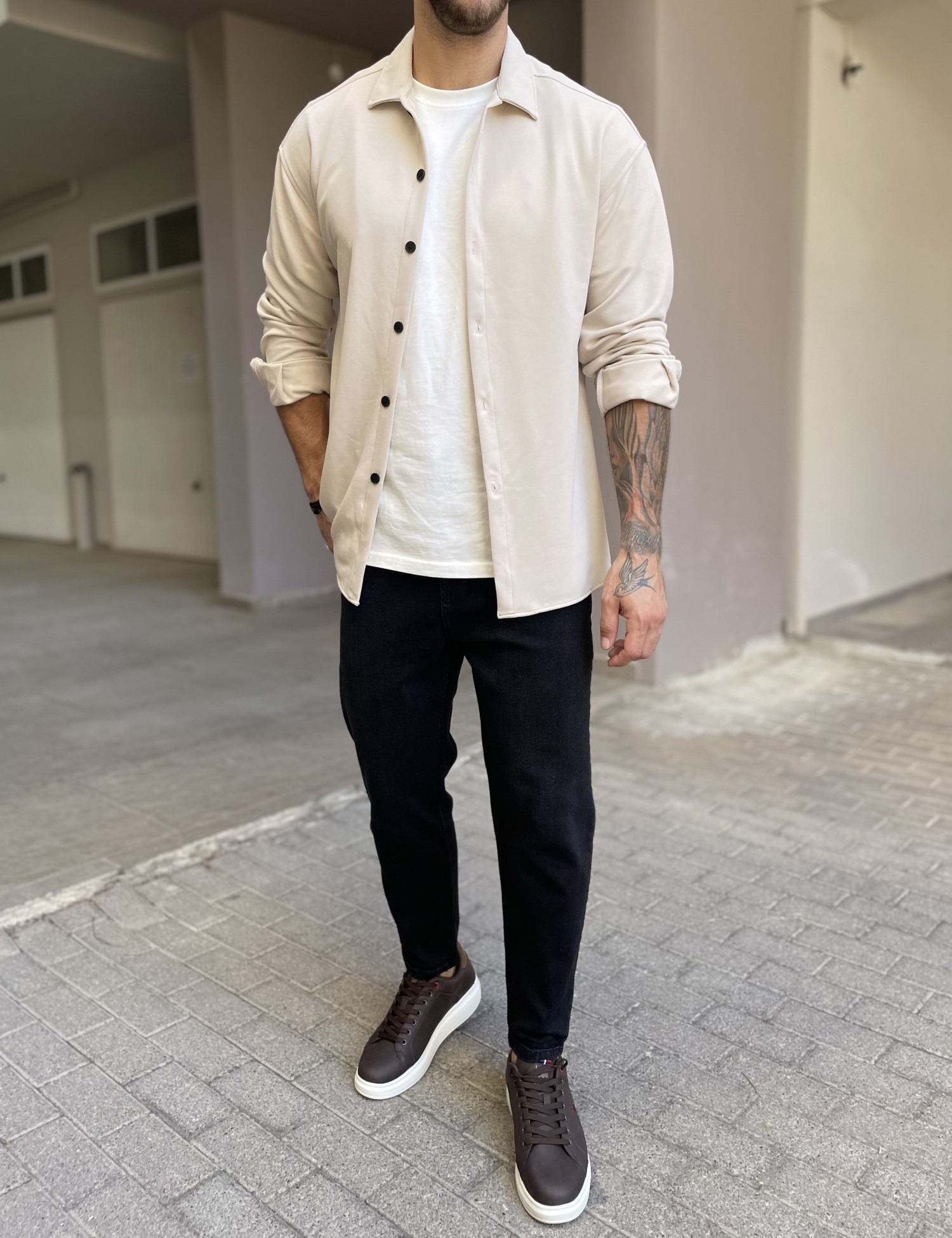 Ανδρικό μπεζ διαγωνάλ Overshirt με γιακά RMZ456B φωτογραφία